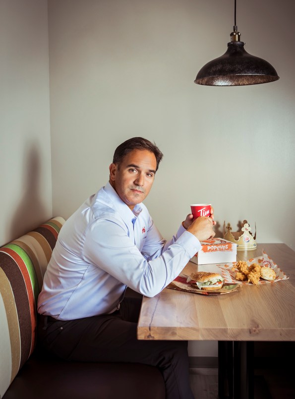 portrait-photography-of-RBI-CEO-Jose-Cil-with-fast-food